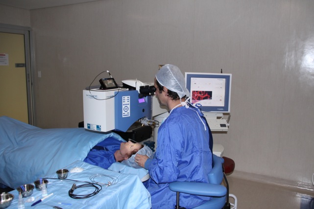 Johannesburg Cataract Eye Surgeon Performing Surgery